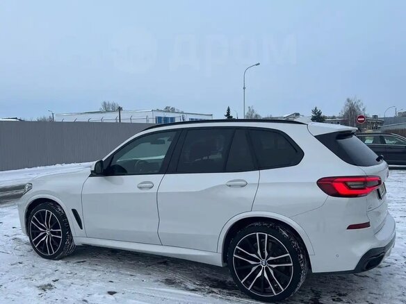 2019 BMW X5 30d IV (G05/G18), белый, 7000000 рублей - вид 2