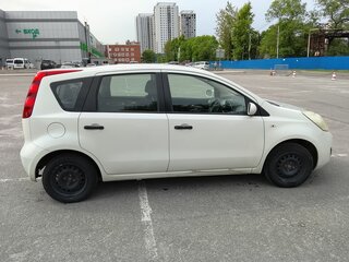 2010 Nissan Note I Рестайлинг, белый, 560000 рублей, вид 3