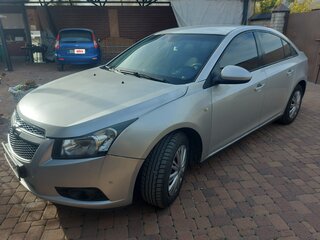 2011 Chevrolet Cruze I, серебристый, 750000 рублей, вид 1