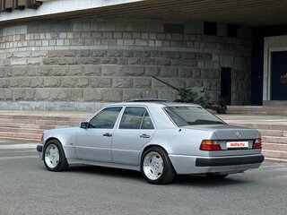 1994 Mercedes-Benz E-Класс 500 I (W124), белый, 5000000 рублей, вид 5