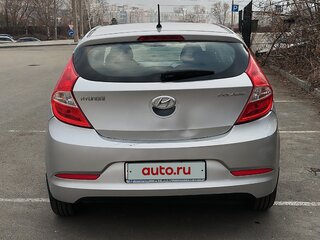 2014 Hyundai Solaris I Рестайлинг, серебристый, 750000 рублей, вид 2