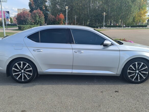 2019 Skoda Superb III Рестайлинг, серый, 3500000 рублей - вид 8