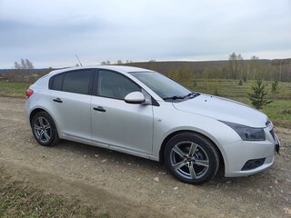 2012 Chevrolet Cruze I, серебристый, 805000 рублей, вид 3