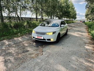 2010 Kia Cerato 4-speed II, белый, 600000 рублей, вид 3