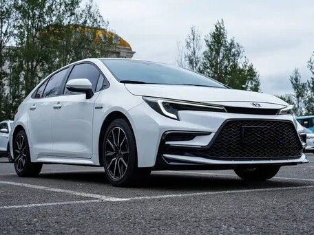 2022 Toyota Corolla Sporty XII (E210), белый, 1700000 рублей, вид 3
