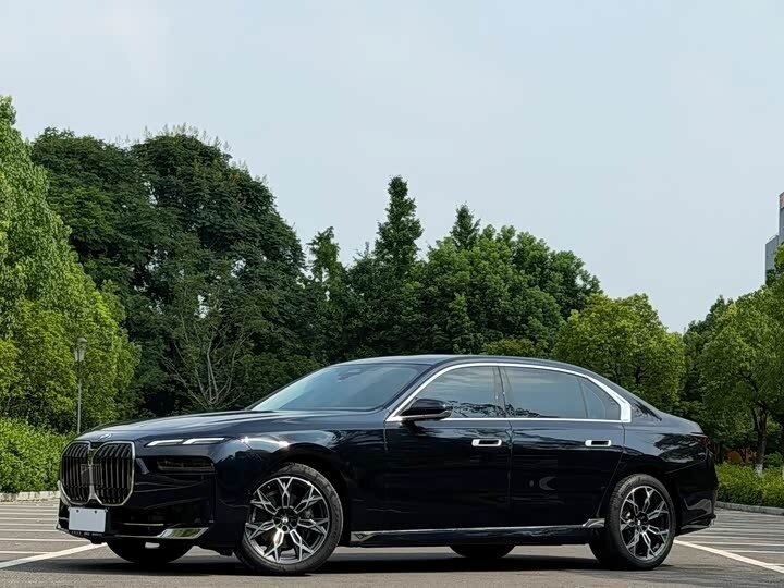 Открыть фотографии: BMW 7 серии VII (G70)