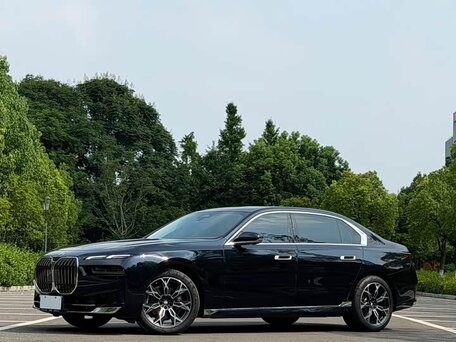 BMW 7 серии VII (G70)