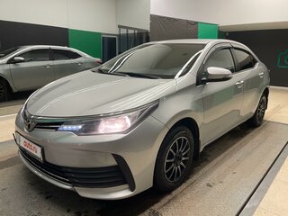 2017 Toyota Corolla XI (E160, E170, E180) Рестайлинг 1, серебристый, 1100000 рублей, вид 3