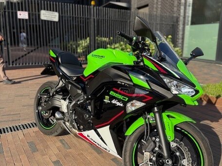 2021 Kawasaki Ninja 650, зелёный, 785000 рублей, вид 1