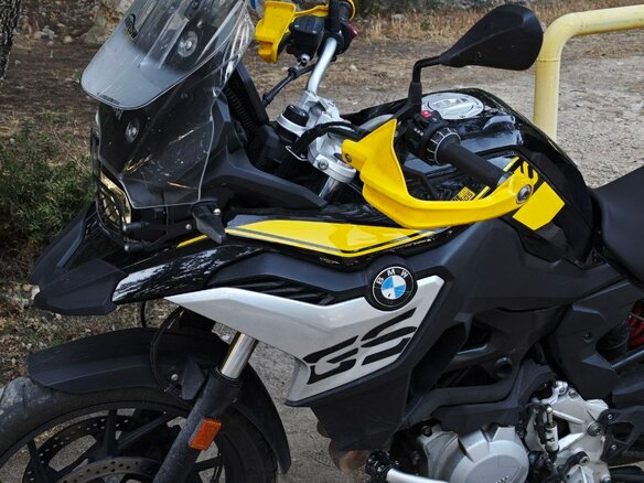 2020 BMW F 750 GS, золотистый, 1000000 рублей - вид 1