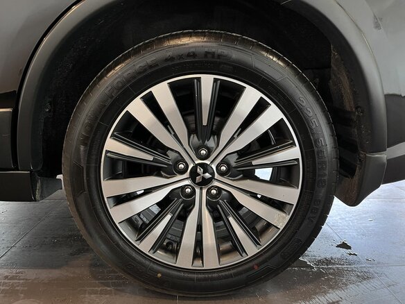 2018 Mitsubishi Outlander III Рестайлинг 3, чёрный, 1890000 рублей - вид 18