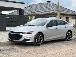 2019 Chevrolet Malibu IX Рестайлинг, серебристый, 2120000 рублей, вид 3