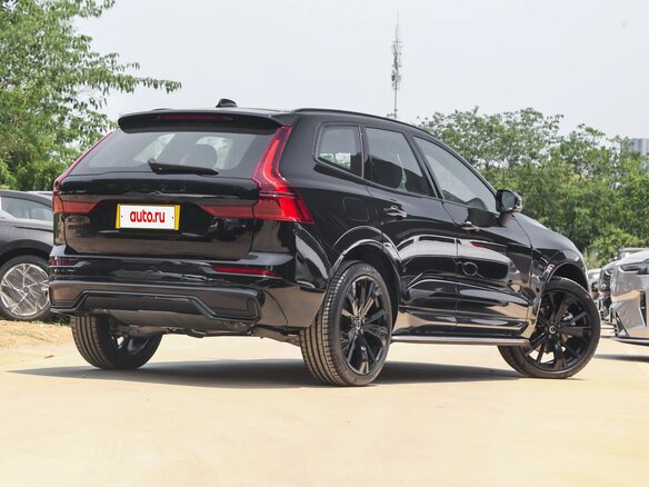 2025 Volvo XC60 II Рестайлинг 2, чёрный - вид 4