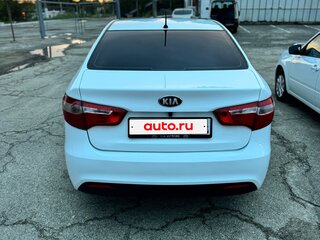 2013 Kia Rio III, белый, 680000 рублей, вид 3