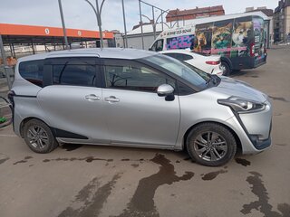 2017 Toyota Sienta II, серебристый, 1450000 рублей, вид 4