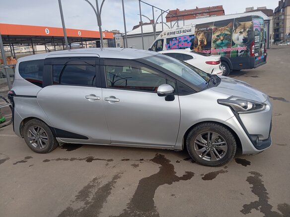 2017 Toyota Sienta II, серебристый, 1450000 рублей - вид 3