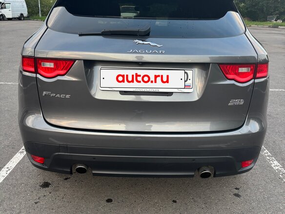 2018 Jaguar F-Pace I, серый, 2650000 рублей - вид 2
