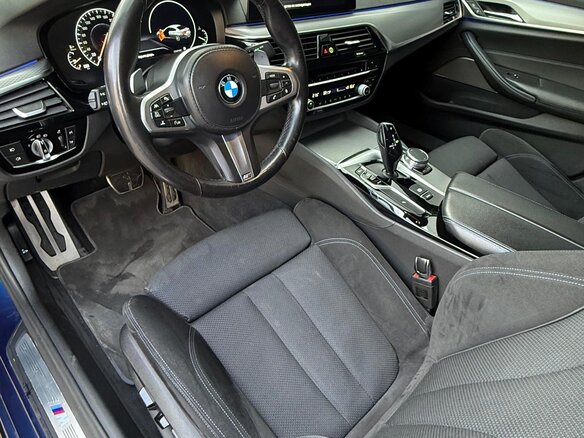 2018 BMW 5 серии 520d xDrive VII (G30/G31/G38), синий, 3200000 рублей - вид 17