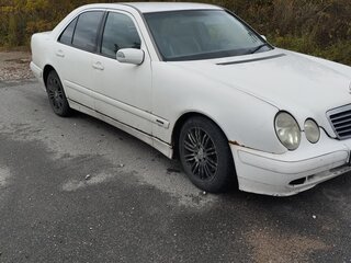 2001 Mercedes-Benz E-Класс 270 II (W210, S210) Рестайлинг, белый, 390000 рублей, вид 4