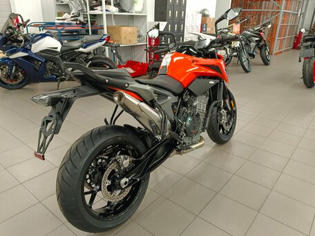 2023 KTM 790 Duke, оранжевый, 940000 рублей, вид 3