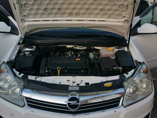 2010 Opel Astra H Рестайлинг, белый, 695000 рублей, вид 1