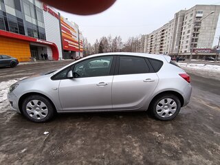 2013 Opel Astra J Рестайлинг, серый, 650000 рублей, вид 4