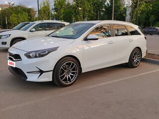 2021 Kia Ceed III Рестайлинг, белый, 1399999 рублей, вид 1