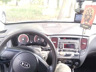 2010 Kia Rio II Рестайлинг, серебристый, 600000 рублей, вид 5