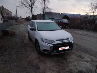2018 Mitsubishi Outlander III Рестайлинг 3, белый, 2037716 рублей, вид 4