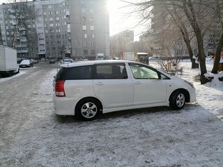 2005 Toyota Wish I, белый, 1100000 рублей, вид 2
