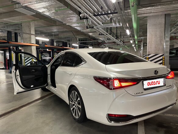 2020 Lexus ES 250 VII, белый, 4330000 рублей - вид 3