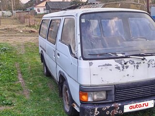 1990 Nissan Urvan III (E24), белый, 170000 рублей, вид 4