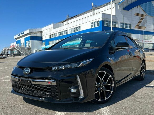 2019 Toyota Prius PHV ZVW52 IV (XW50), чёрный, 2400000 рублей - вид 2