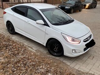 2013 Hyundai Solaris I, белый, 750000 рублей, вид 2