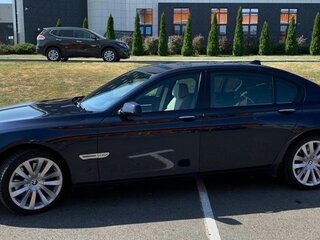 2010 BMW 7 серии Long 750Li xDrive V (F01/F02/F04), синий, 1435022 рублей, вид 2