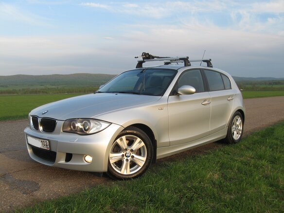 2007 BMW 1 серии 118i I (E81/E82/E87/E88) Рестайлинг, серебристый - вид 2