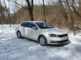 2011 Volkswagen Passat B7, белый, 1560000 рублей, вид 4