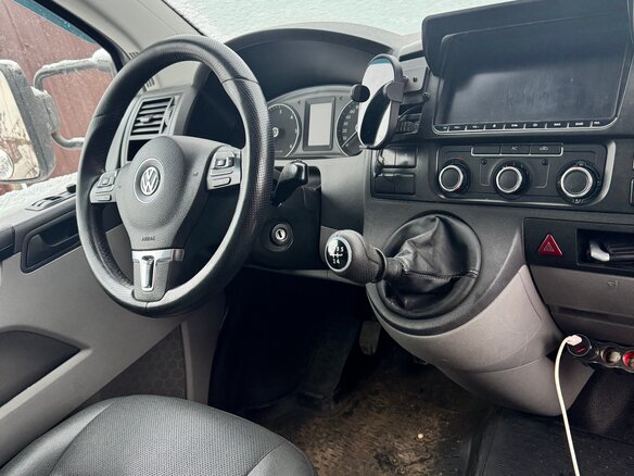 2011 Volkswagen Transporter, белый, 1100000 рублей - вид 4