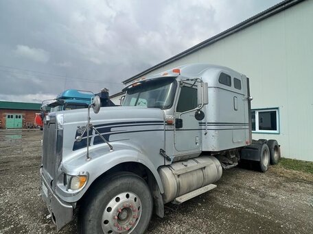 2002 International 9000 Series, серебристый, 1900000 рублей, вид 5