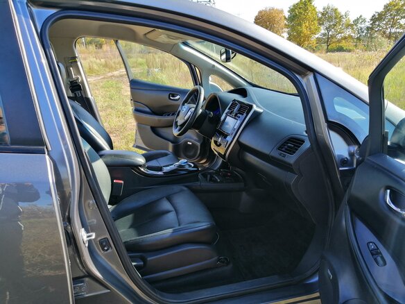 2014 Nissan Leaf (EM57) I (ZE0/AZE0), серебристый, 1245904 рублей - вид 5