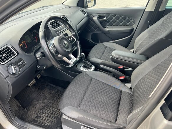 2018 Volkswagen Polo V Рестайлинг, серебристый, 1380179 рублей - вид 7