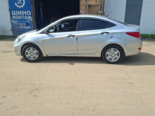 2013 Hyundai Solaris I, серебристый, 833000 рублей, вид 5