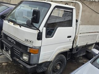 1990 Toyota HiAce H100, белый, 1100000 рублей, вид 2