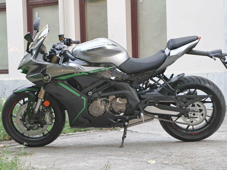 2024 QJMotor SRK 600 RC, серебристый, 679900 рублей, вид 2