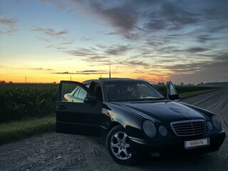 2001 Mercedes-Benz E-Класс 220 II (W210, S210) Рестайлинг, чёрный, 669463 рублей, вид 1