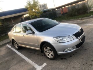 2011 Skoda Octavia II (A5) Рестайлинг, серебристый, 800000 рублей, вид 2