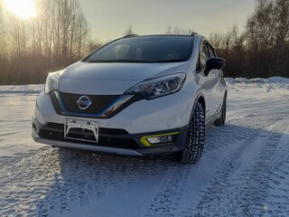 2018 Nissan Note e-Power II Рестайлинг, белый, 1550000 рублей, вид 2
