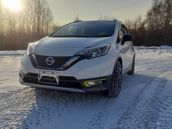 2018 Nissan Note e-Power II Рестайлинг, белый, 1550000 рублей - вид 1