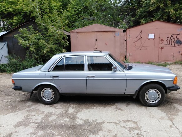1982 Mercedes-Benz W123 230, серебристый - вид 24
