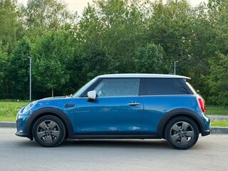 2021 Mini Hatch Cooper III (F55/F56) Рестайлинг 2, синий, 2650000 рублей, вид 3